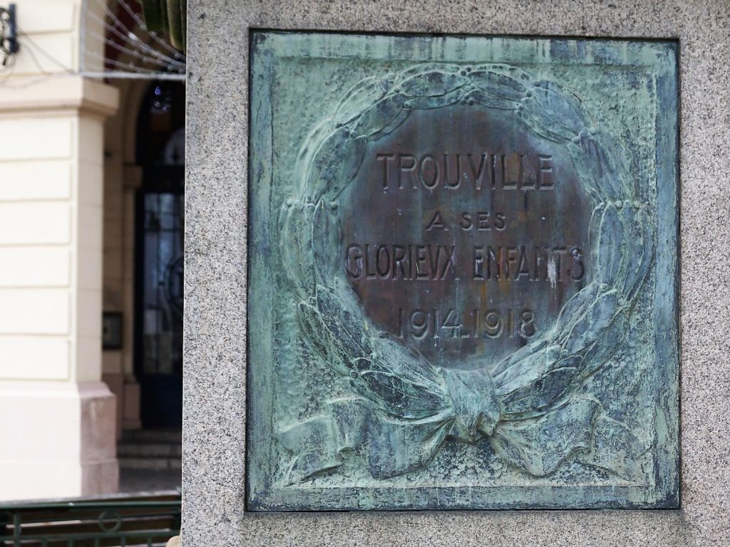 landausflug_trouville_denkmal